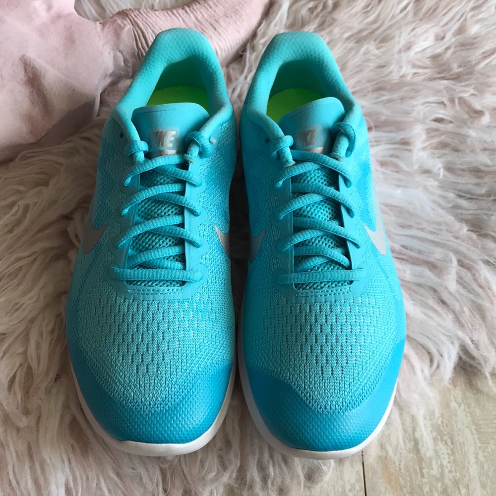 NWT Nike Free RN - Picture 7 of 7